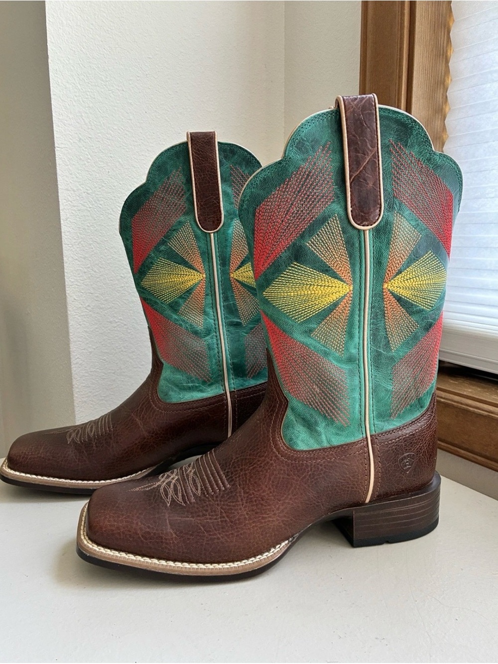 NEW ARIAT Women’s Wide Square Toe Boots 8.5B